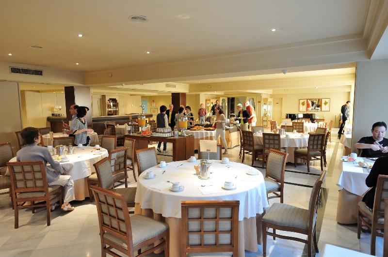 Hotel Dwo Urban Grenade Restaurant photo